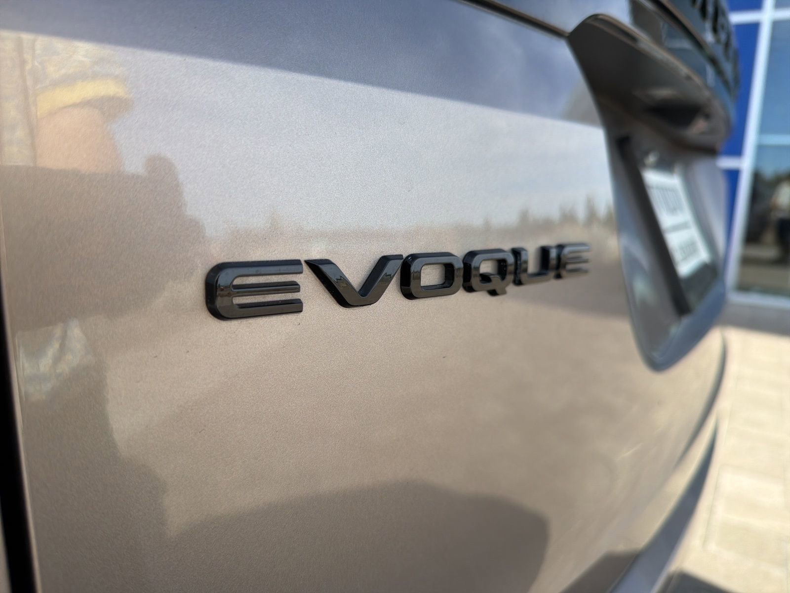 Used 2023 Land Rover Range Rover Evoque R-Dynamic SE image 14