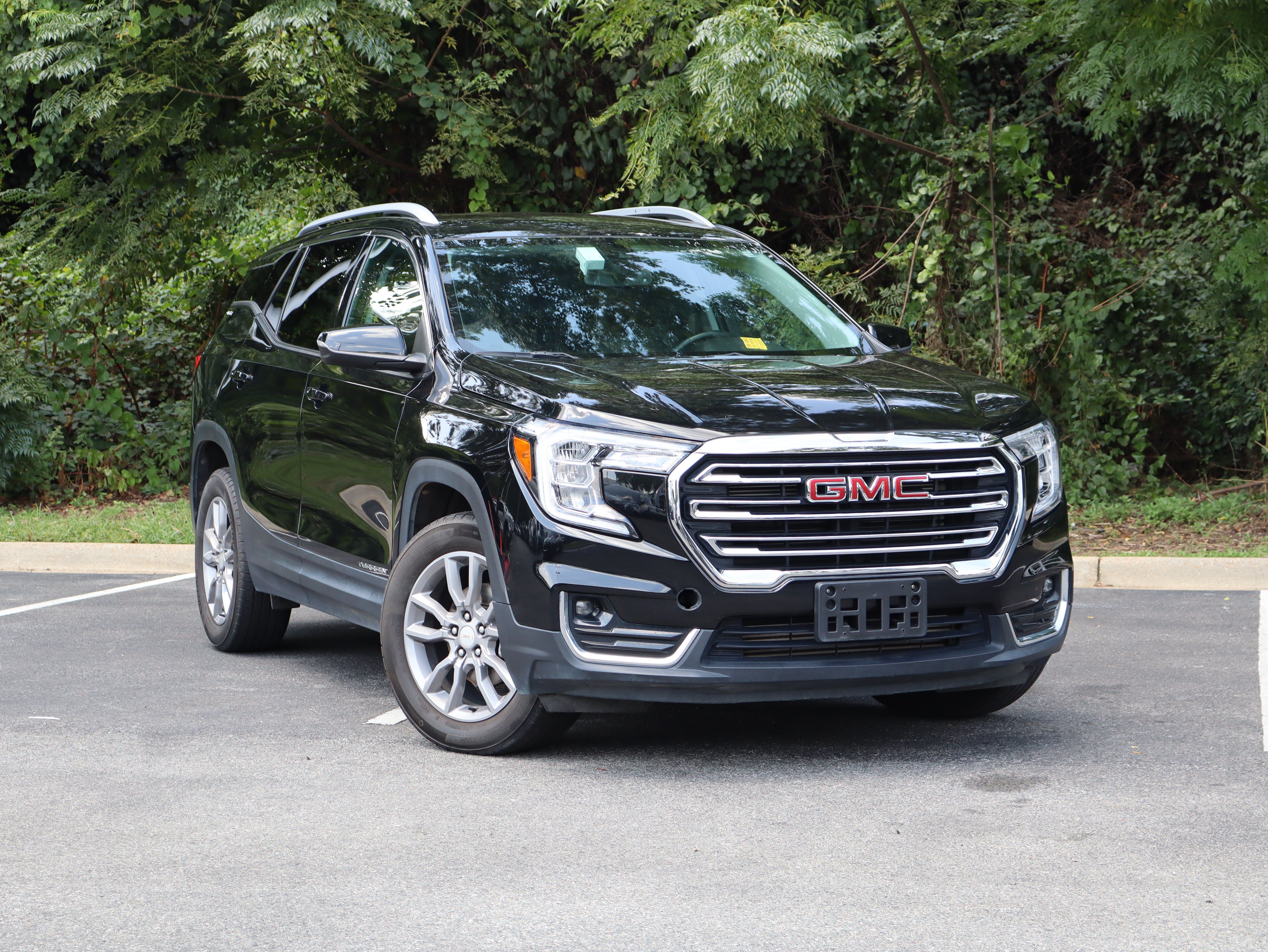 Used 2024 GMC Terrain SLT AWD/4WD image 2