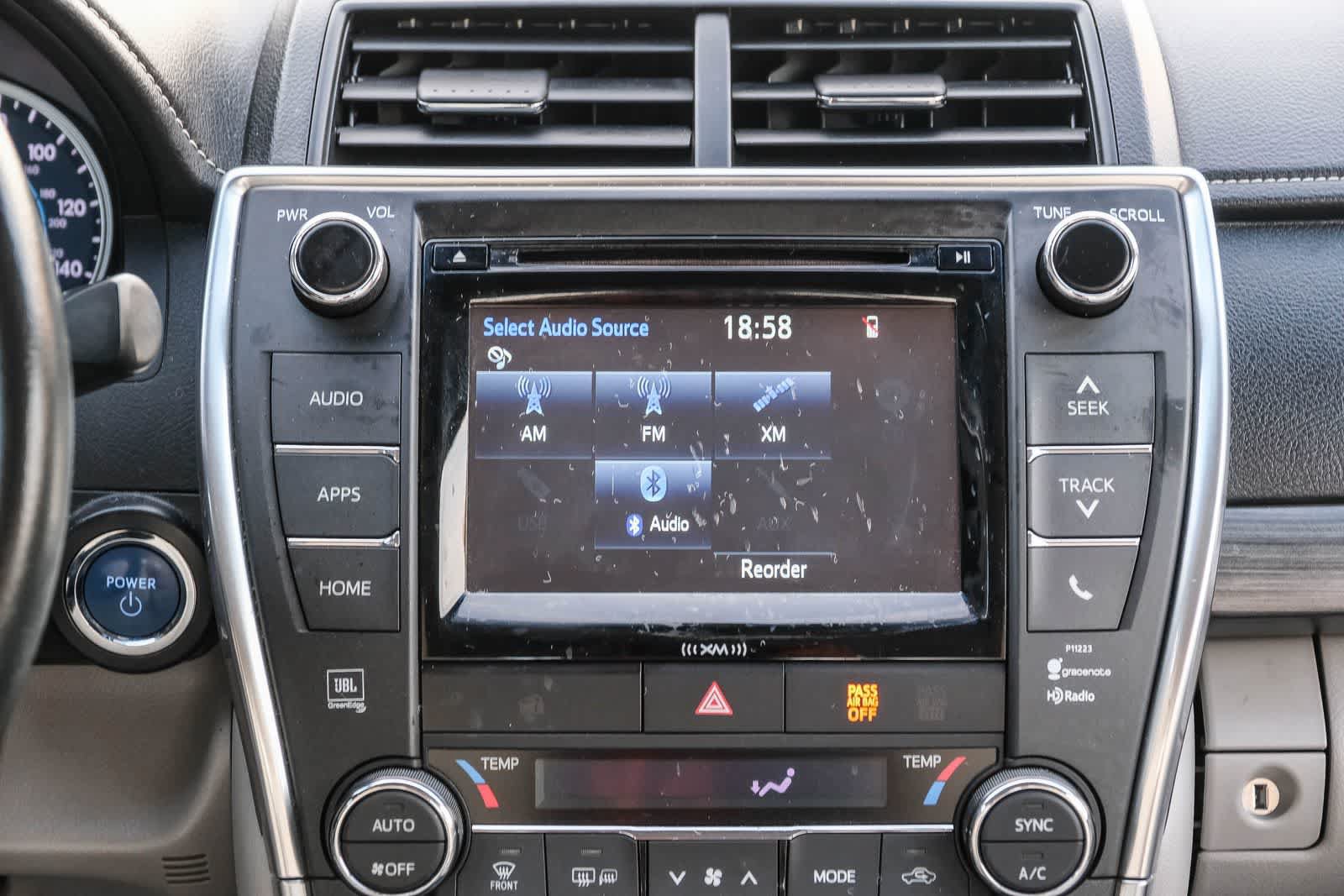 Used 2017 Toyota Camry XLE w/ Moonroof Package FWD image 16