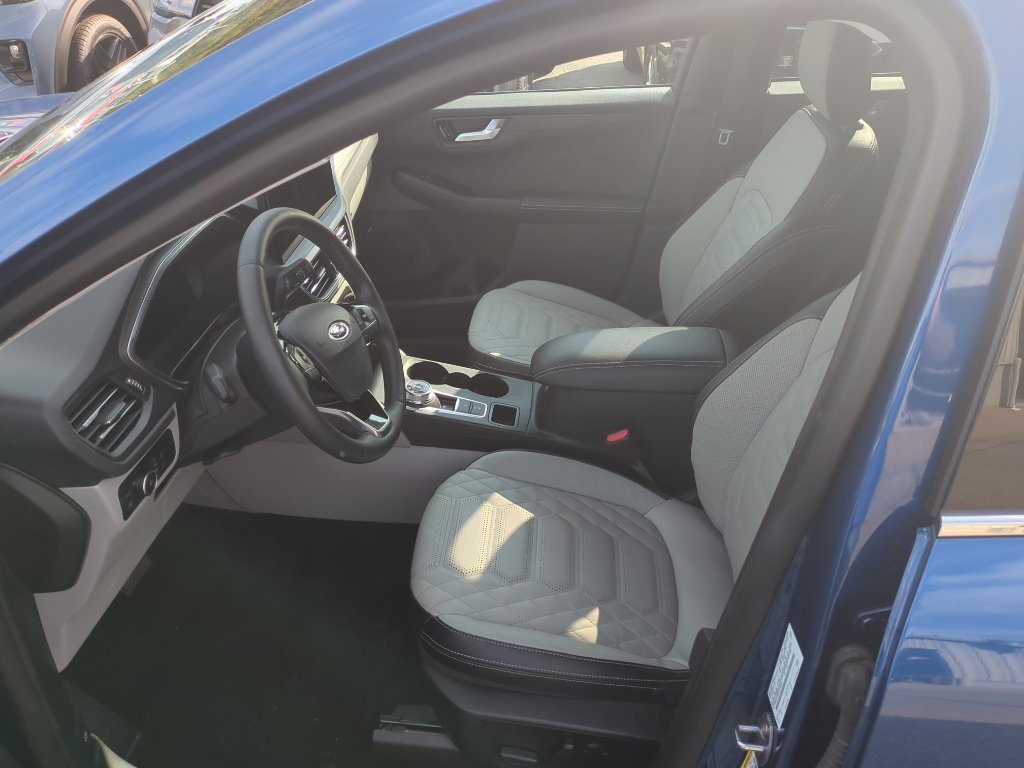 Used 2023 Ford Escape Platinum w/ Premium Technology Package image 9