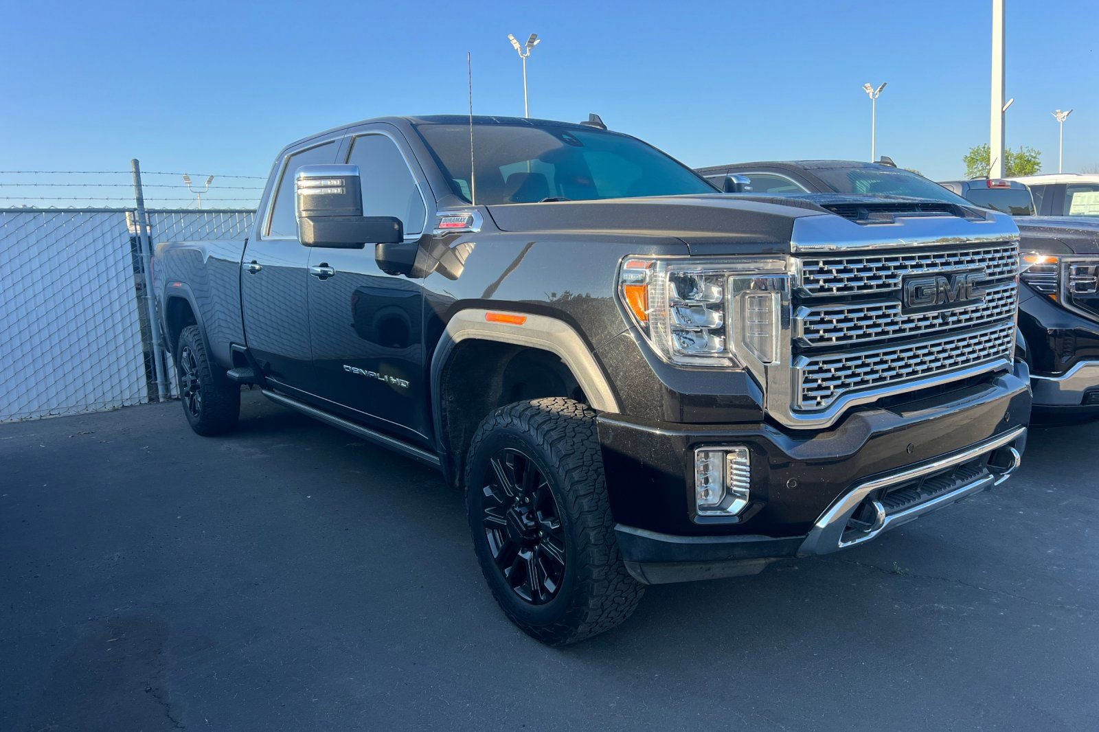 Used 2022 GMC Sierra 3500 Denali w/ Denali Black Diamond Edition image 2