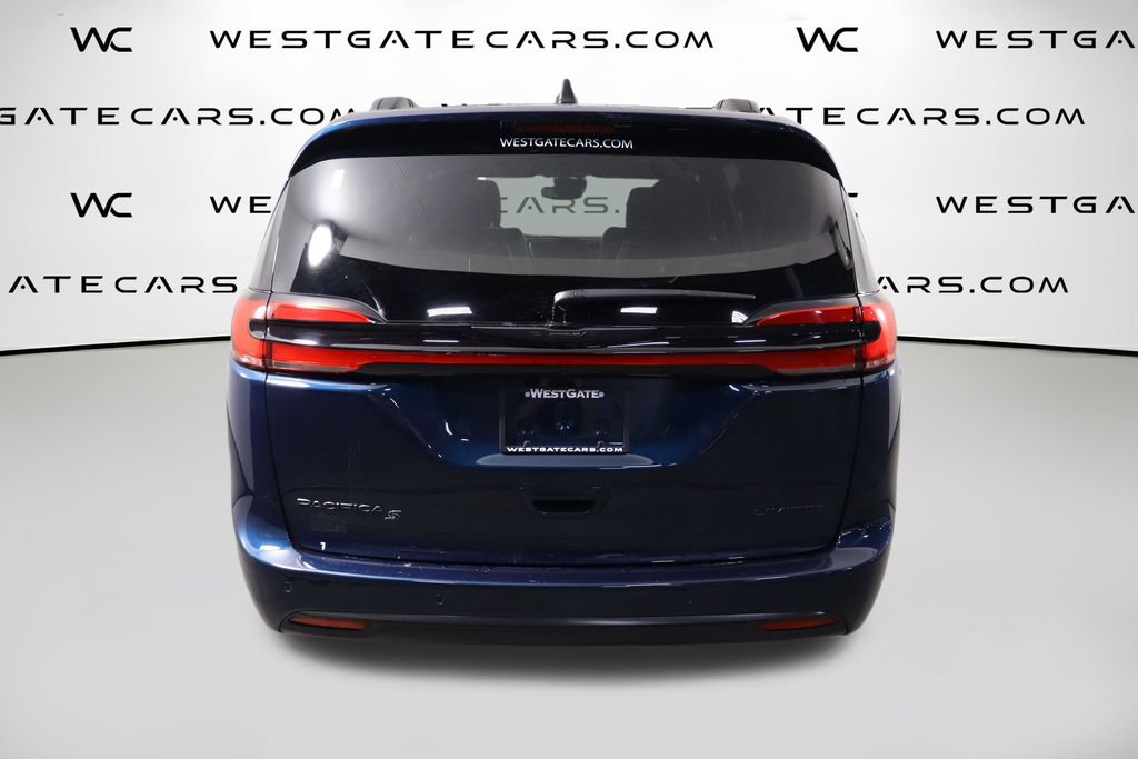 Used 2025 Chrysler Pacifica Limited FWD image 4
