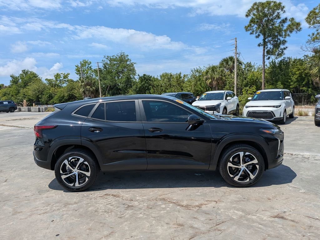 Used 2024 Chevrolet Trax RS FWD image 9
