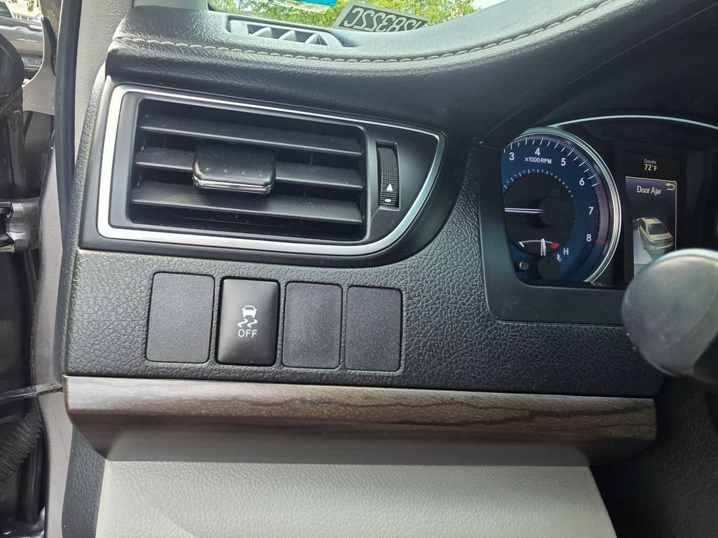 Used 2016 Toyota Camry LE FWD image 18