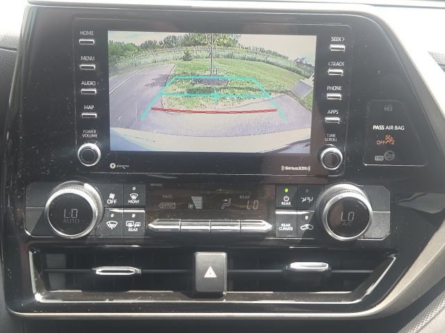 Used 2021 Toyota Highlander L FWD image 30