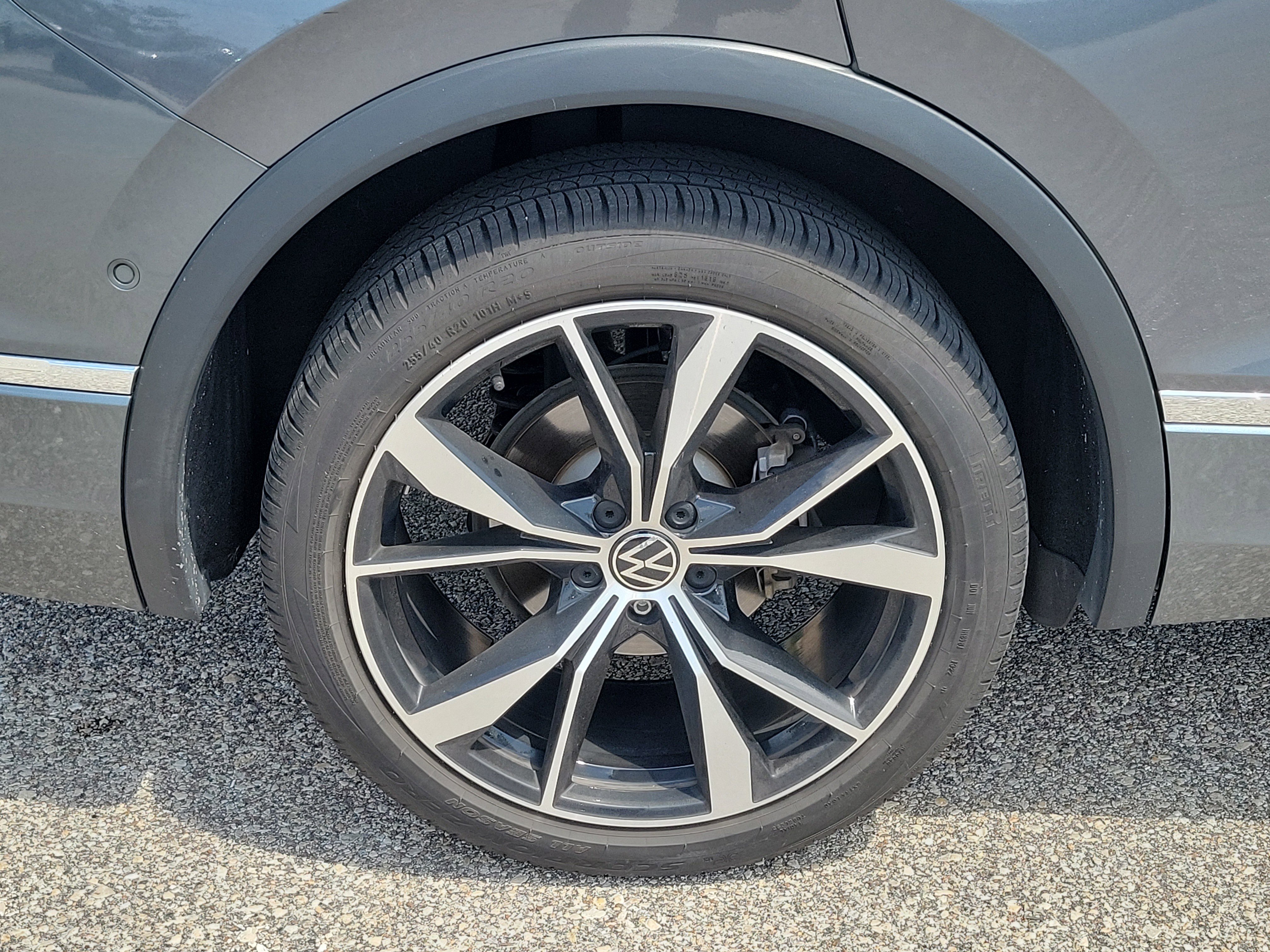 Used 2022 Volkswagen Tiguan SEL R-Line image 9