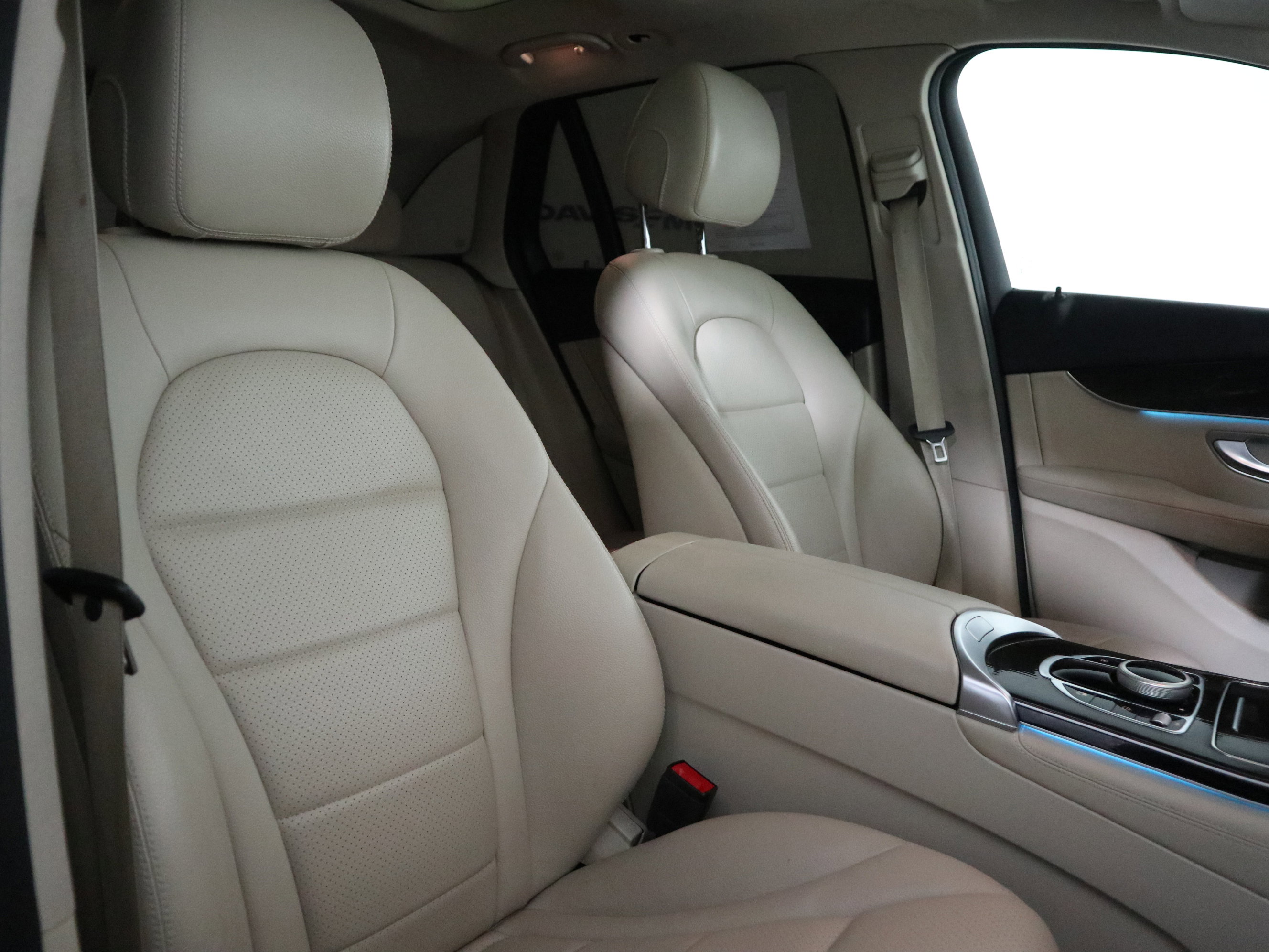 Used 2019 Mercedes-Benz GLC 300 w/ Premium Package image 19