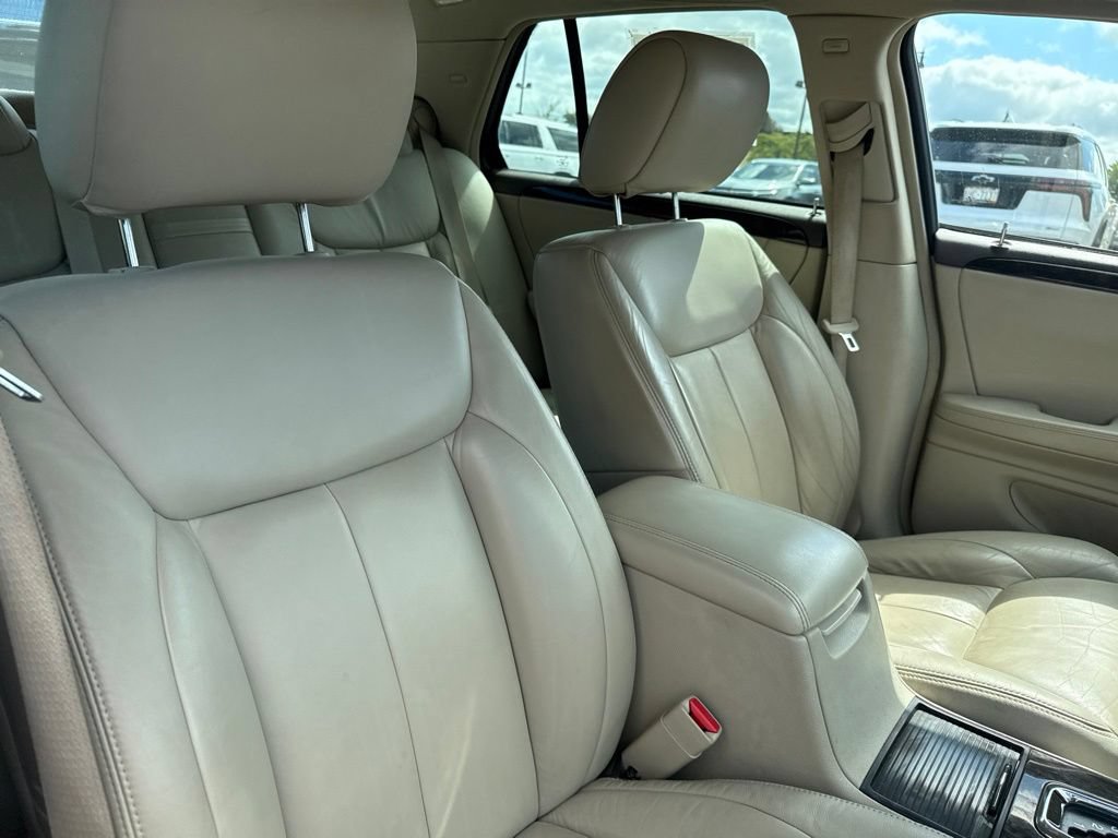 Used 2010 Cadillac DTS FWD image 38