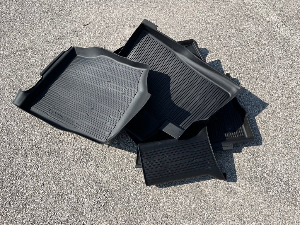 Used 2023 Ford Explorer XLT w/ Equipment Group 202A image 21