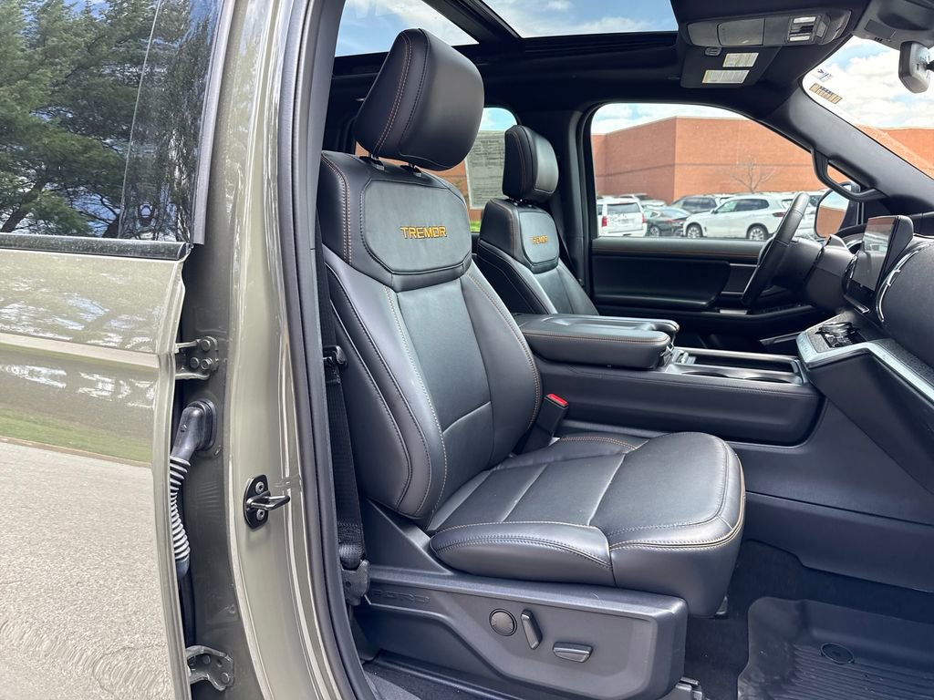 Used 2025 Ford Expedition Tremor image 31