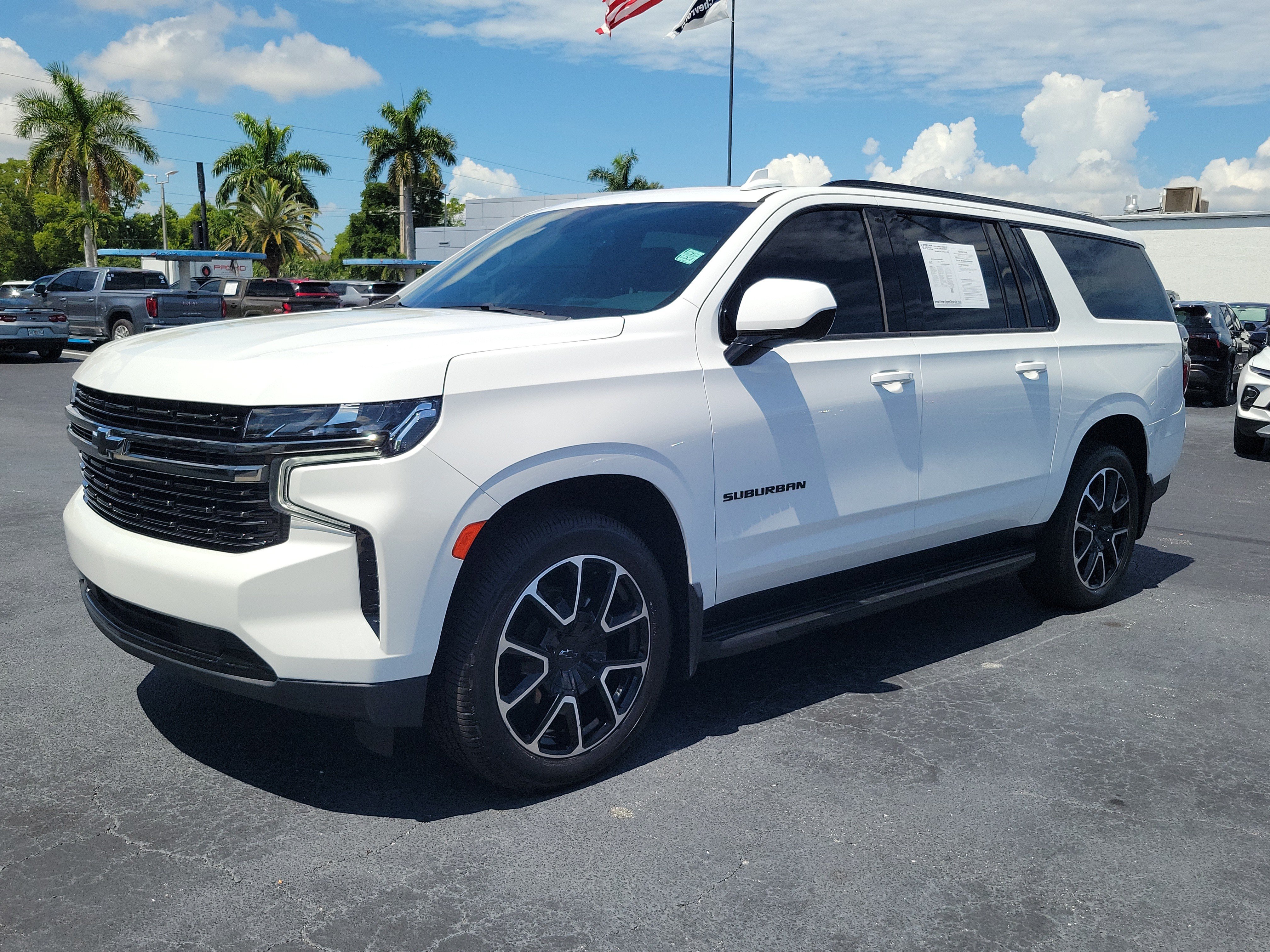 Used 2021 Chevrolet Suburban RST RWD image 2
