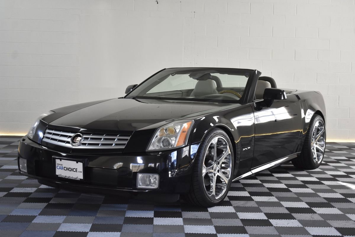 Used 2005 Cadillac XLR image 2