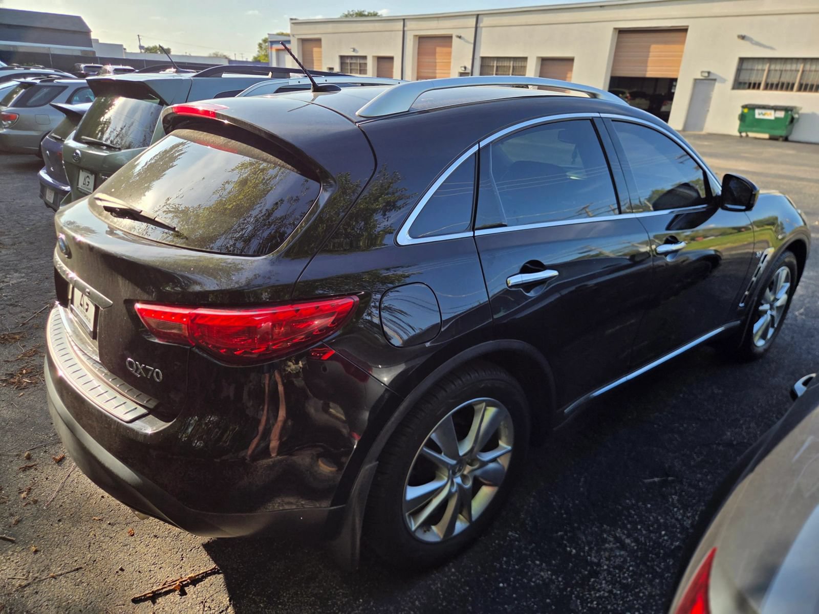 Used 2014 INFINITI QX70 AWD w/ Premium Package image 3