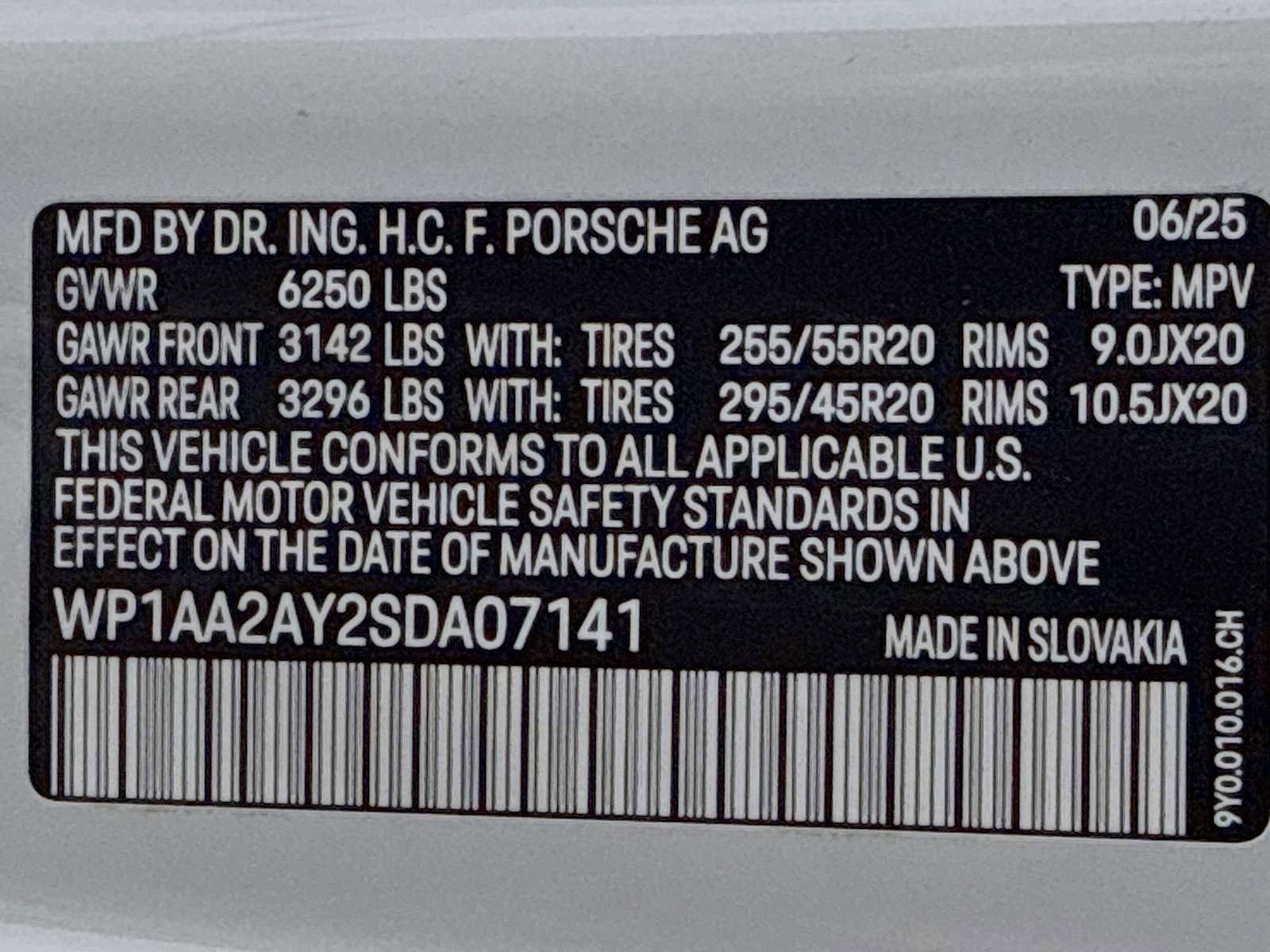 Certified 2025 Porsche Cayenne image 33