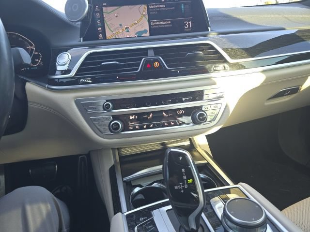 Used 2022 BMW 745e xDrive w/ M Sport Package AWD/4WD image 19