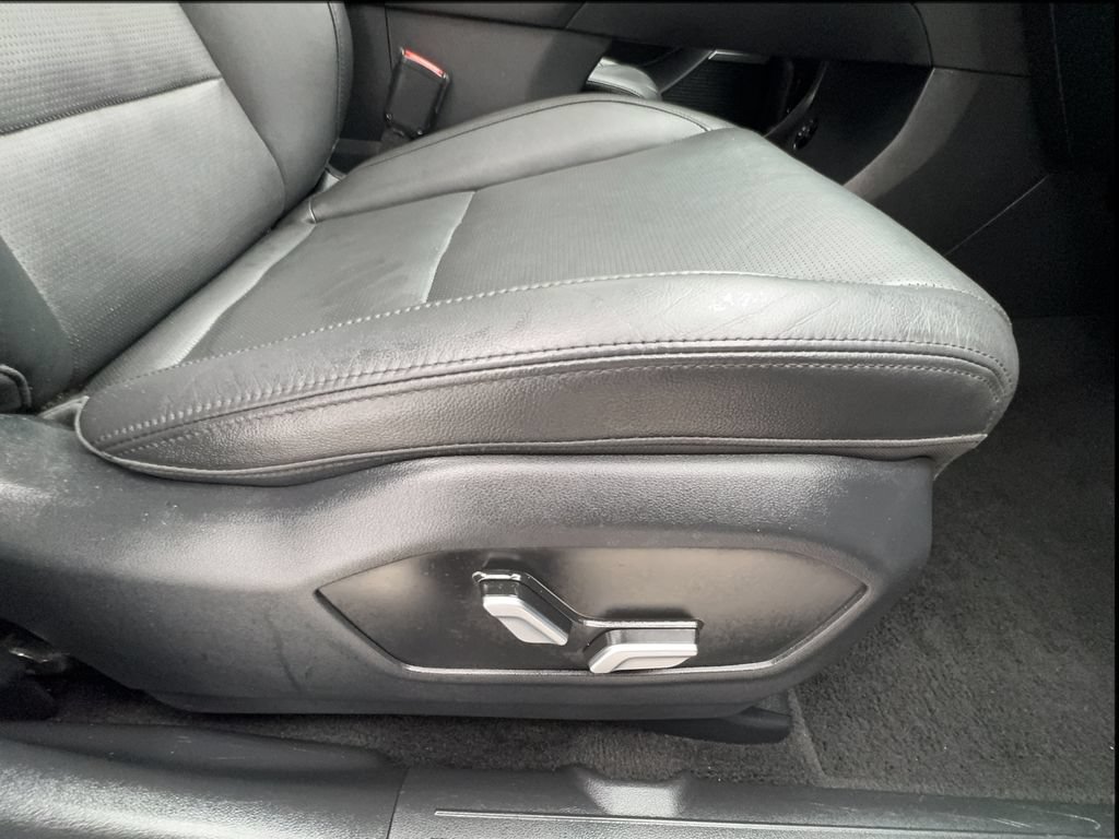 Used 2025 Hyundai Santa Fe Limited FWD image 35