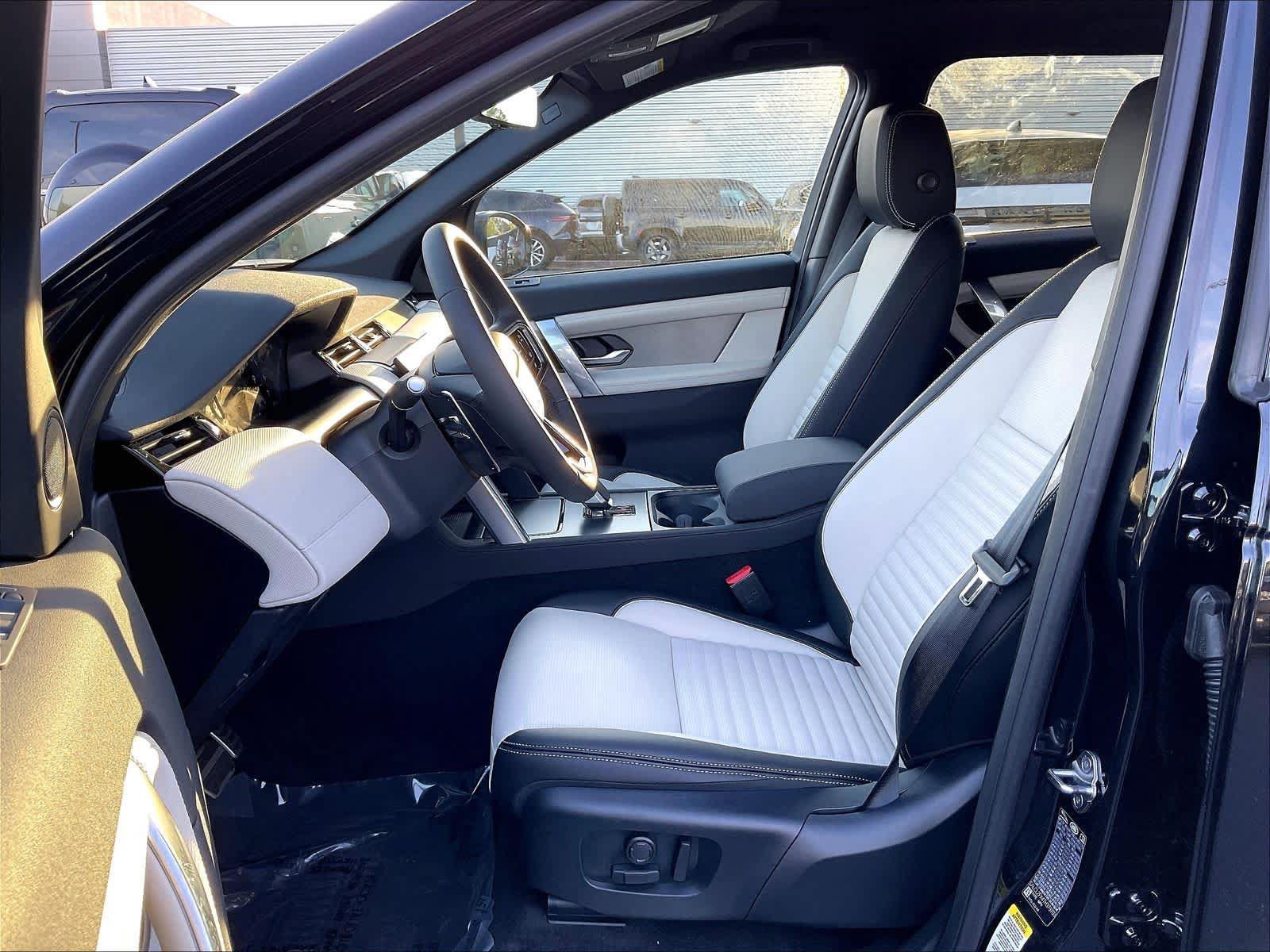 New 2026 Land Rover Discovery Sport Landmark AWD/4WD image 11