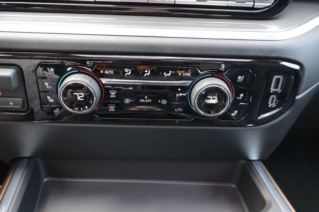 New 2026 Chevrolet Silverado 1500 High Country w/ Technology Package AWD/4WD image 9