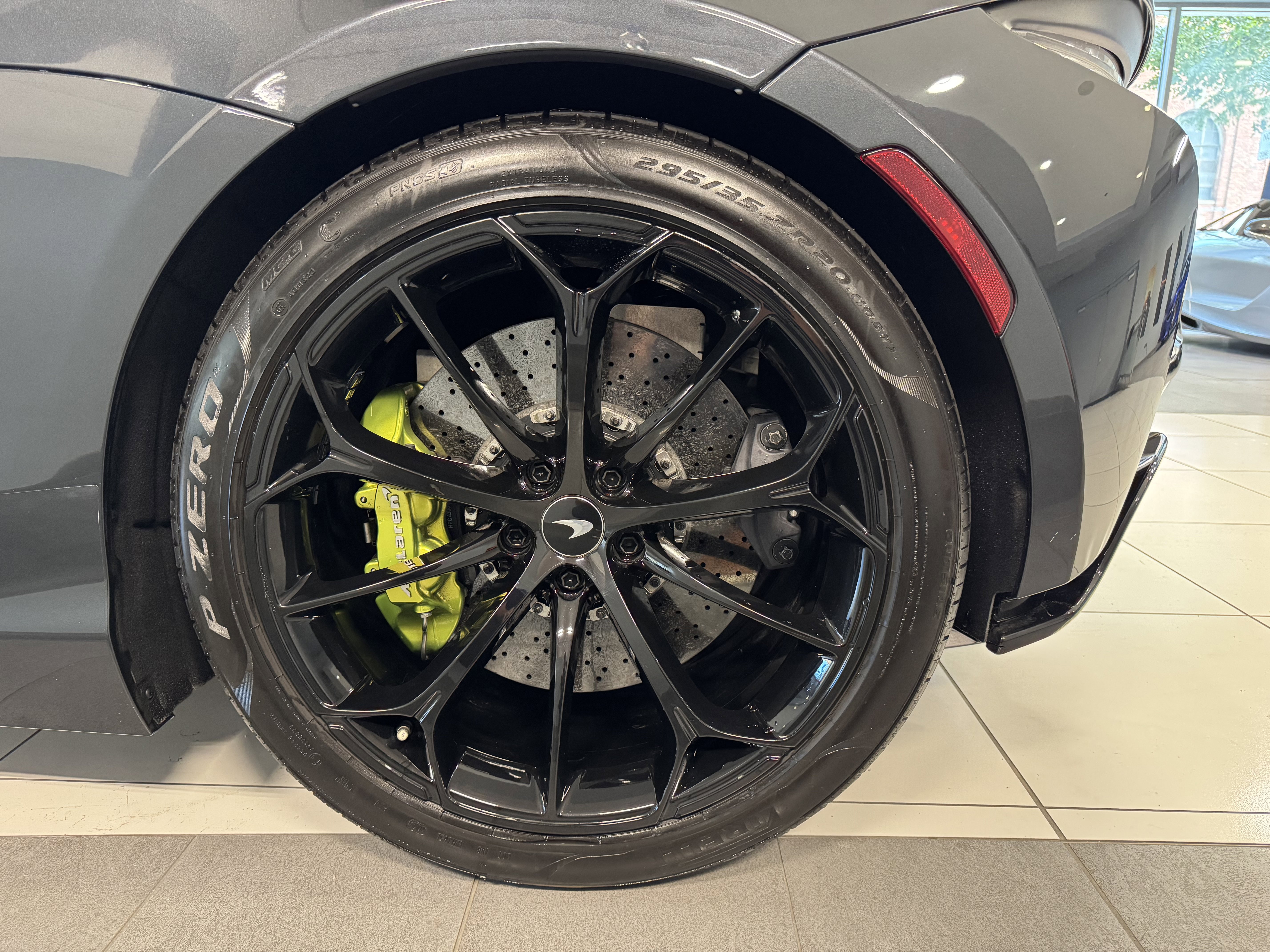 Used 2023 McLaren Artura image 18