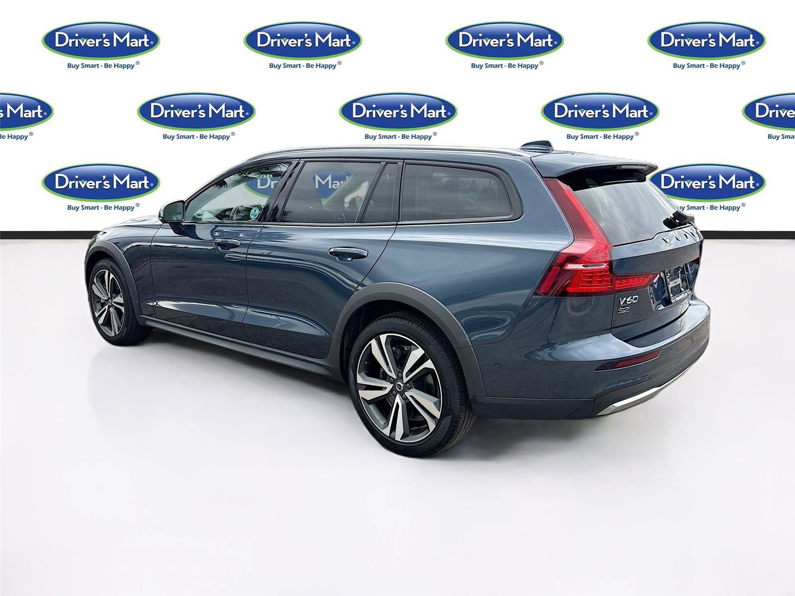 Used 2025 Volvo V60 B5 Cross Country Plus AWD/4WD image 5