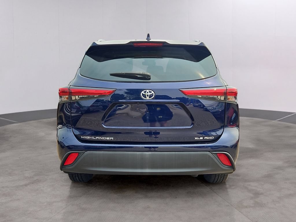 Used 2021 Toyota Highlander XLE AWD/4WD image 5