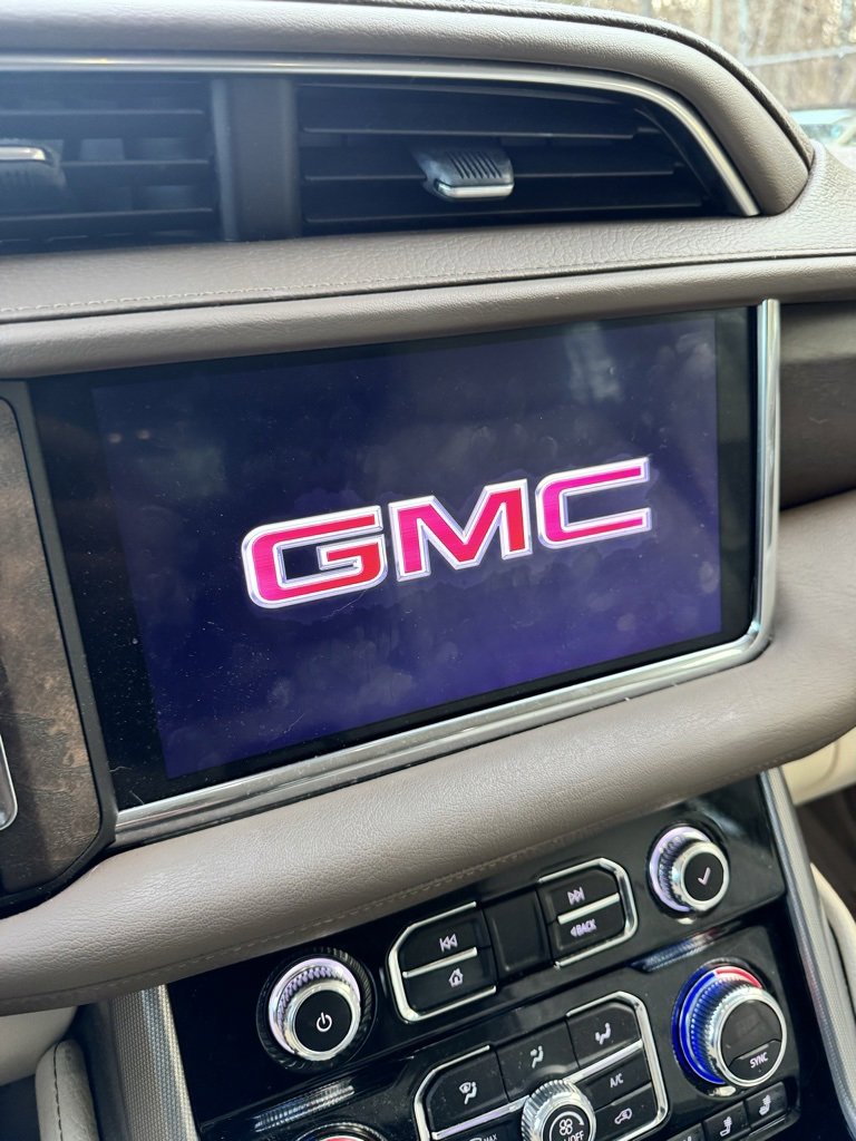 Used 2021 GMC Yukon Denali w/ Denali Premium Package image 13