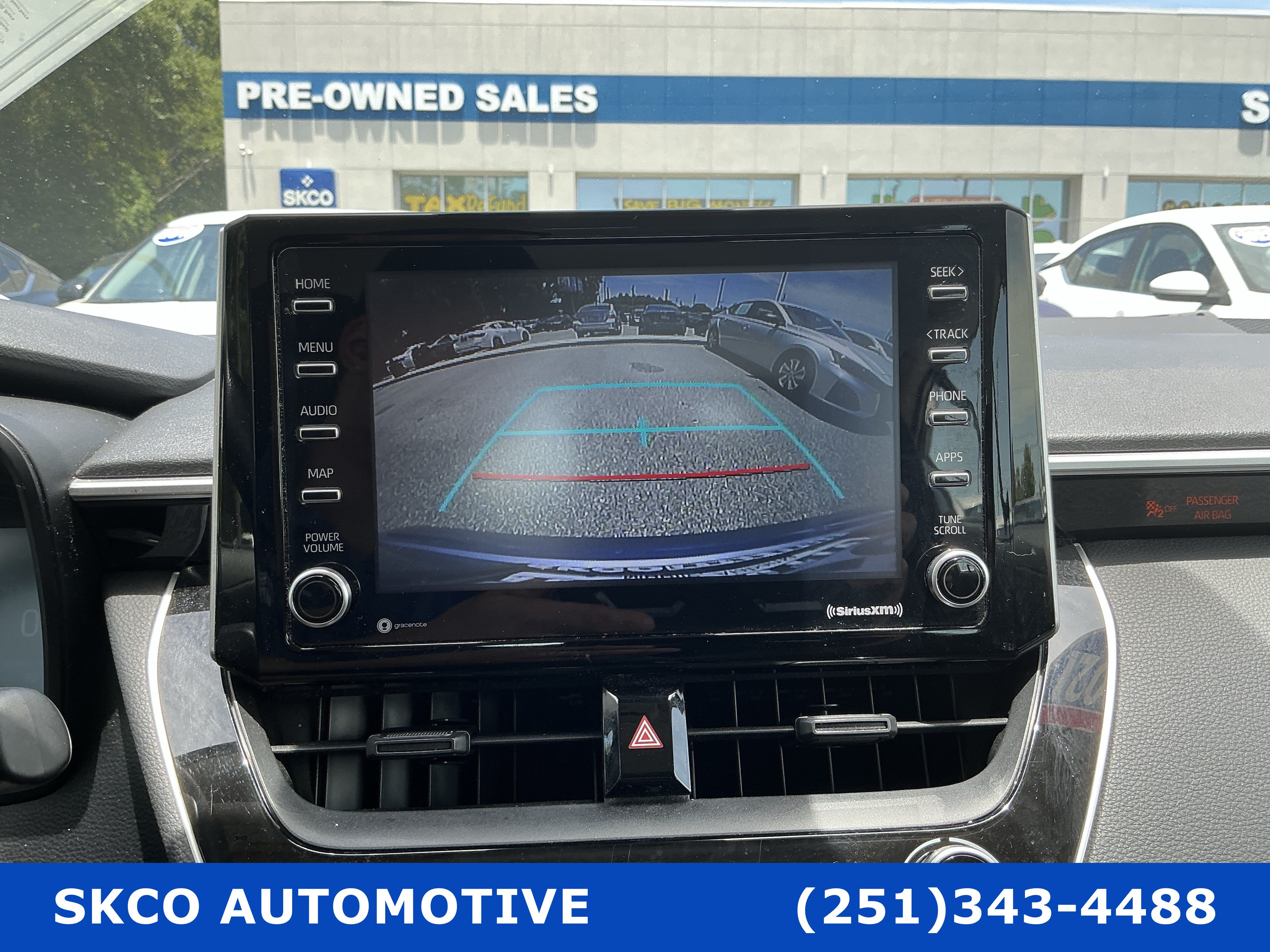 Used 2021 Toyota Corolla LE FWD image 17