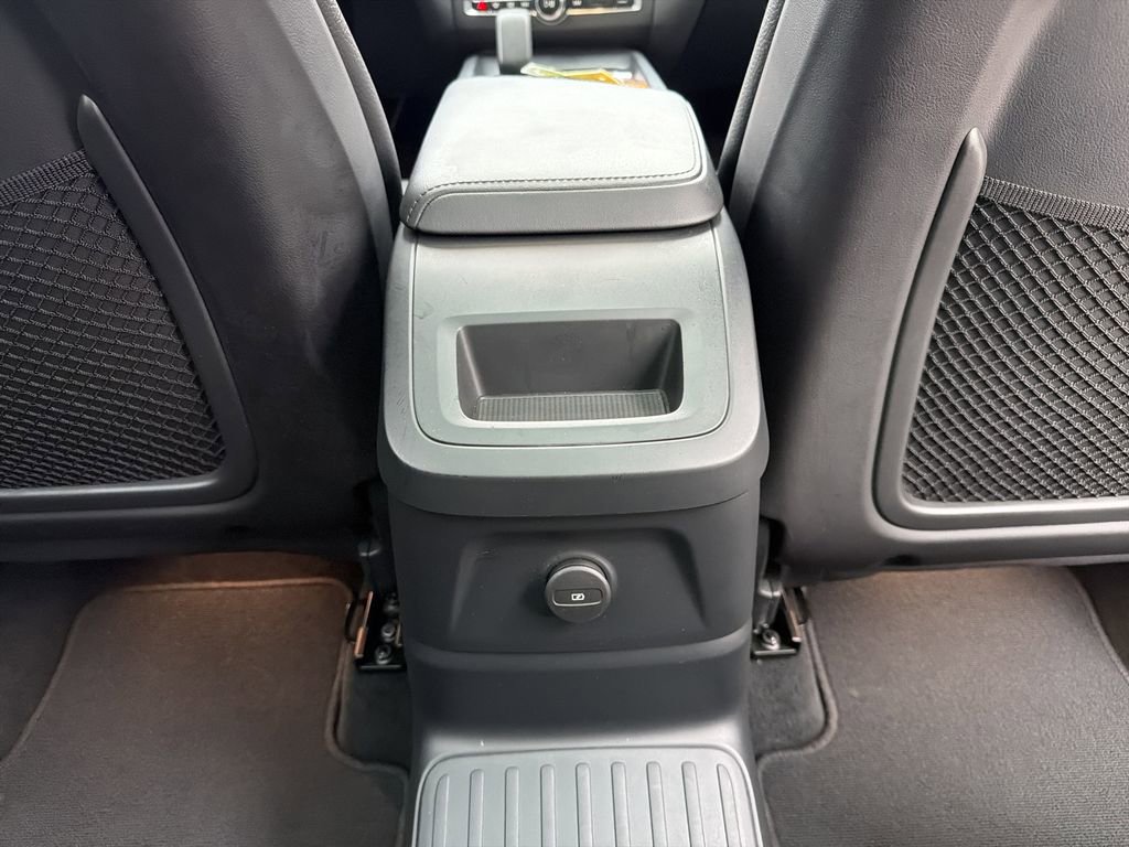 Used 2023 Volvo XC60 T8 Plus image 28