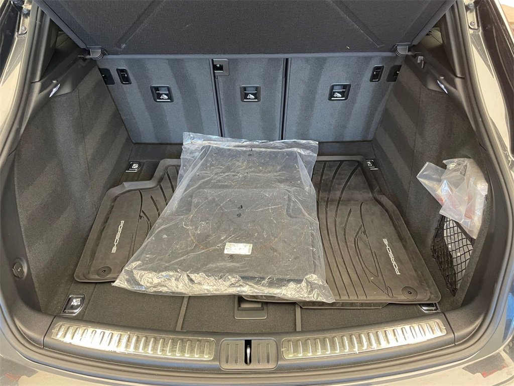 Used 2025 Porsche Macan image 6