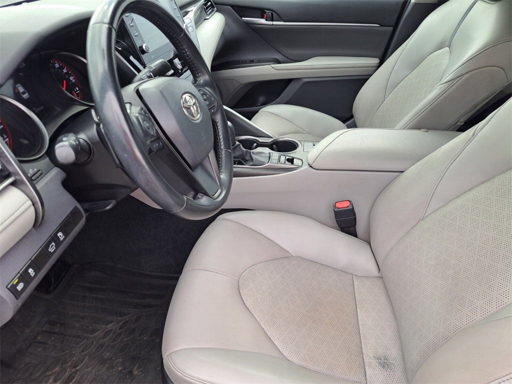 Used 2022 Toyota Camry XSE image 18