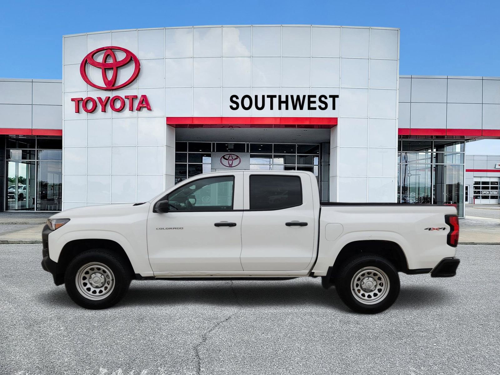 Used 2024 Chevrolet Colorado W/T w/ WT Convenience Package II AWD/4WD image 3