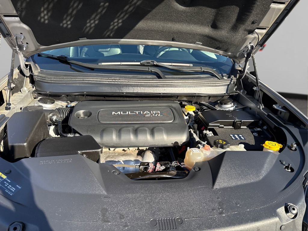 Used 2019 Jeep Cherokee Latitude Plus w/ Cold Weather Group image 12