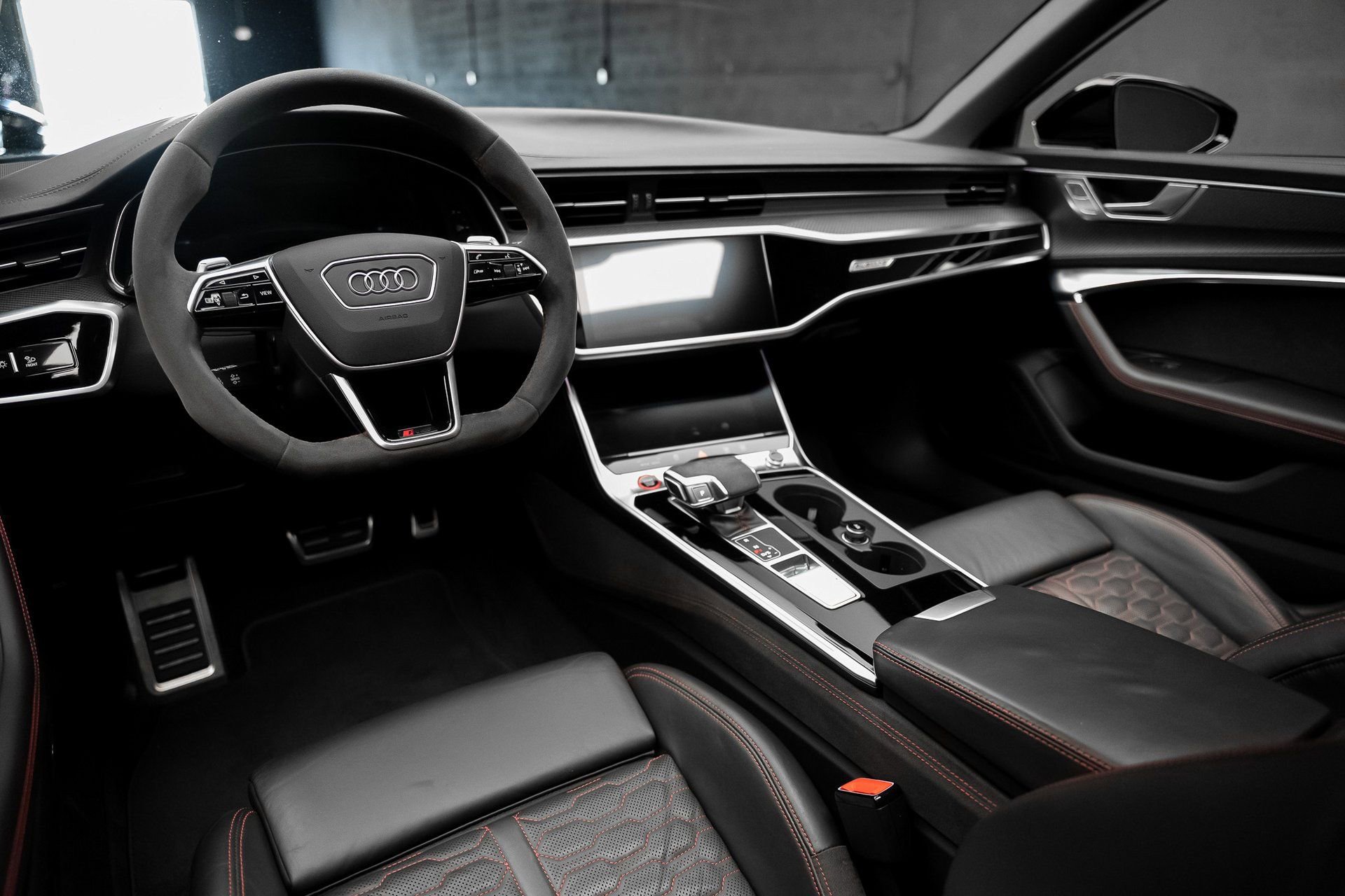 Used 2022 Audi RS 6 AWD/4WD image 2