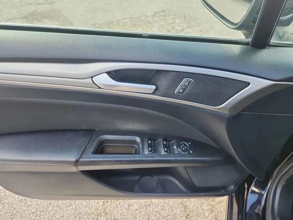 Used 2019 Ford Fusion SE image 15