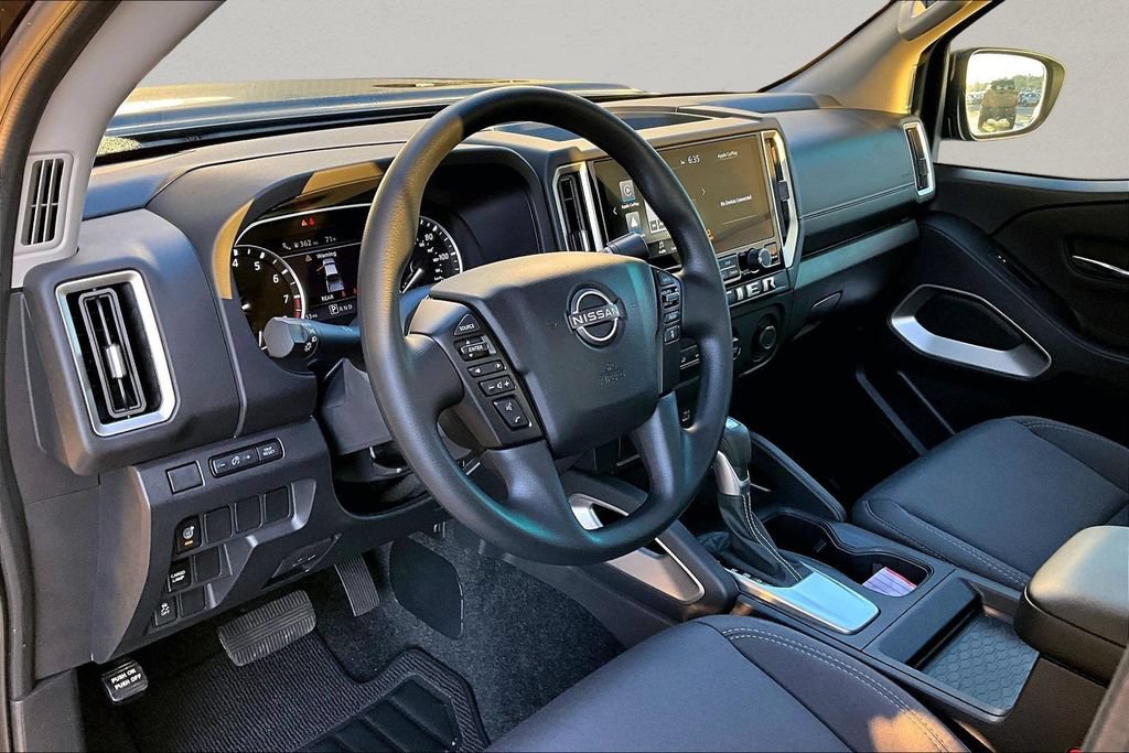 Used 2025 Nissan Frontier SV RWD image 16