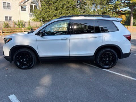 Used 2024 Honda Passport Black Edition image 4