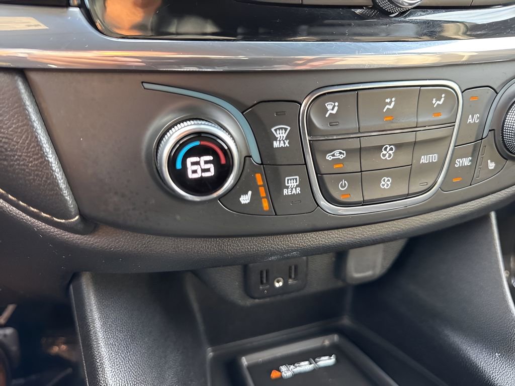 Used 2022 Chevrolet Traverse LT image 21