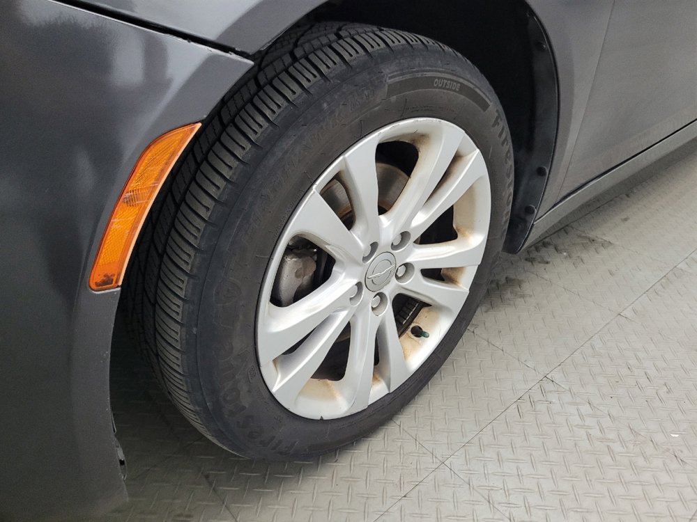 Used 2015 Chrysler 200 Limited FWD image 31
