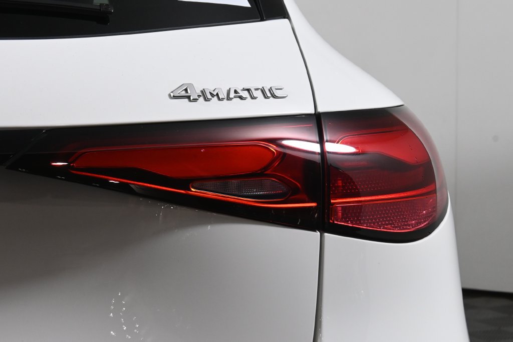Used 2026 Mercedes-Benz GLC 300 4MATIC image 13