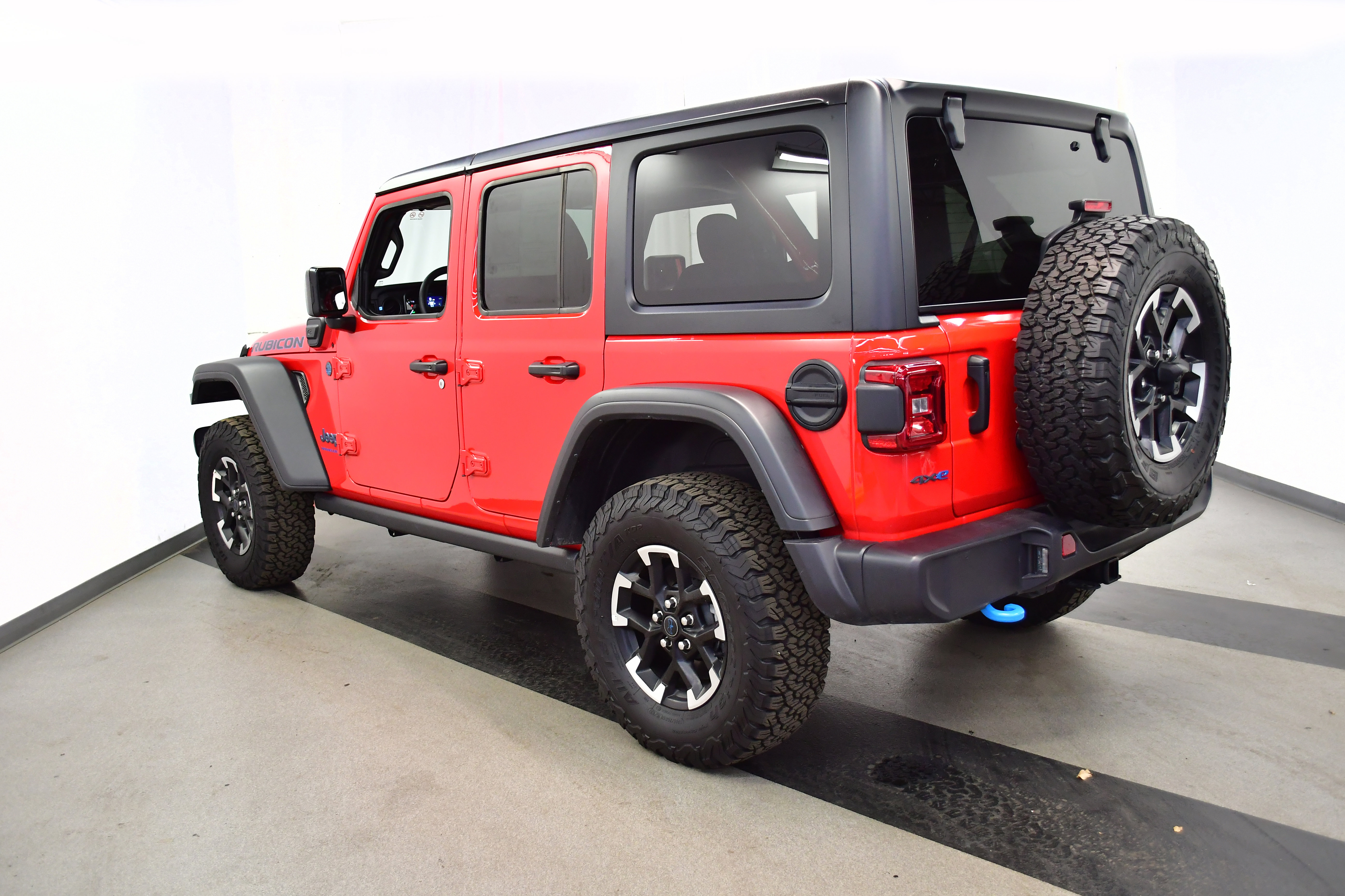 Used 2025 Jeep Wrangler Unlimited Rubicon 4xe image 5