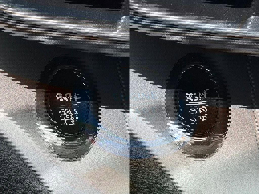 Certified 2022 Ford Explorer XLT w/ Equipment Group 202A image 39