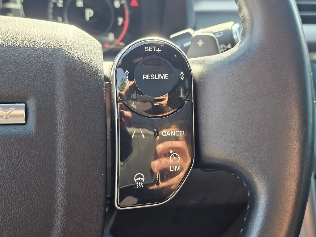 Used 2020 Land Rover Discovery Landmark image 37