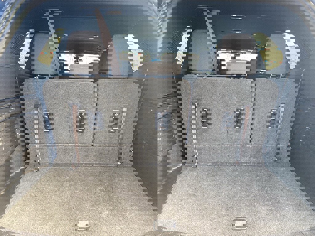 Used 2025 GMC Acadia Elevation image 16