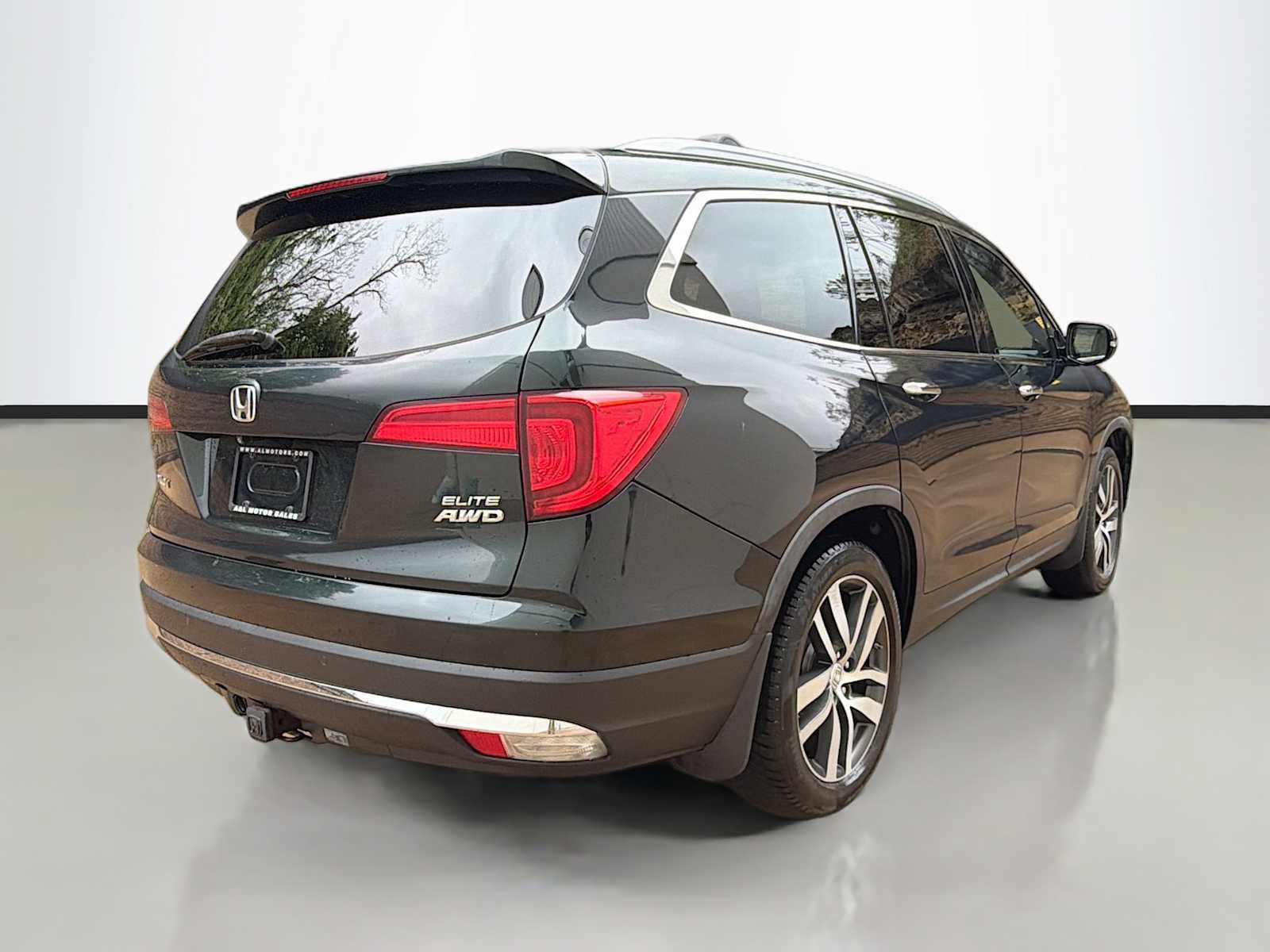 Used 2016 Honda Pilot Elite image 3