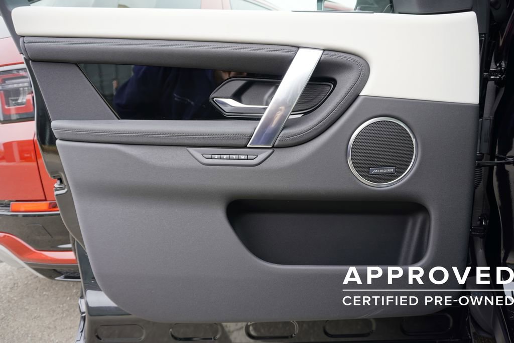 Used 2025 Land Rover Discovery Sport S image 17