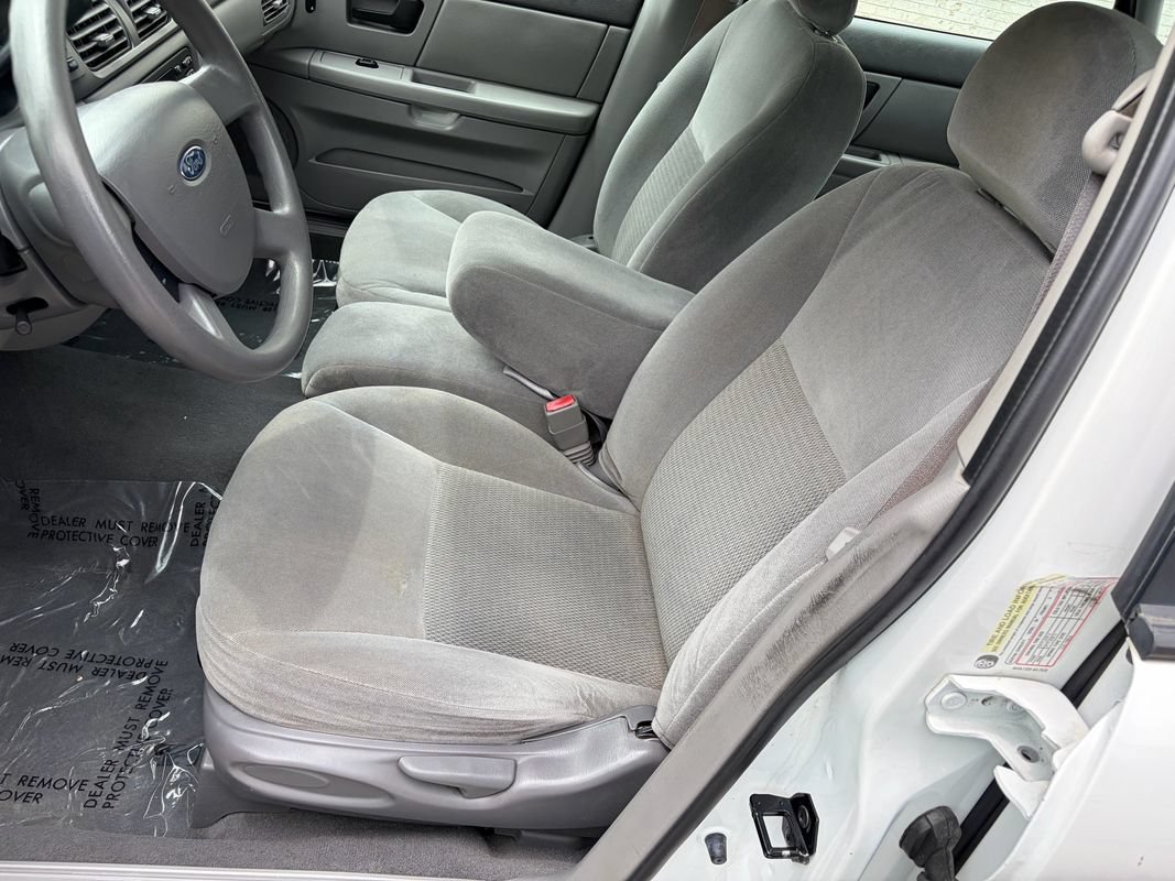 Used 2005 Ford Taurus SE FWD image 10