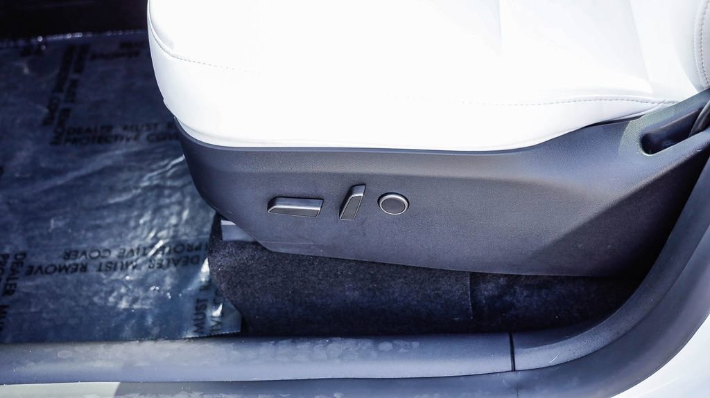 Used 2024 Tesla Model Y Performance image 25