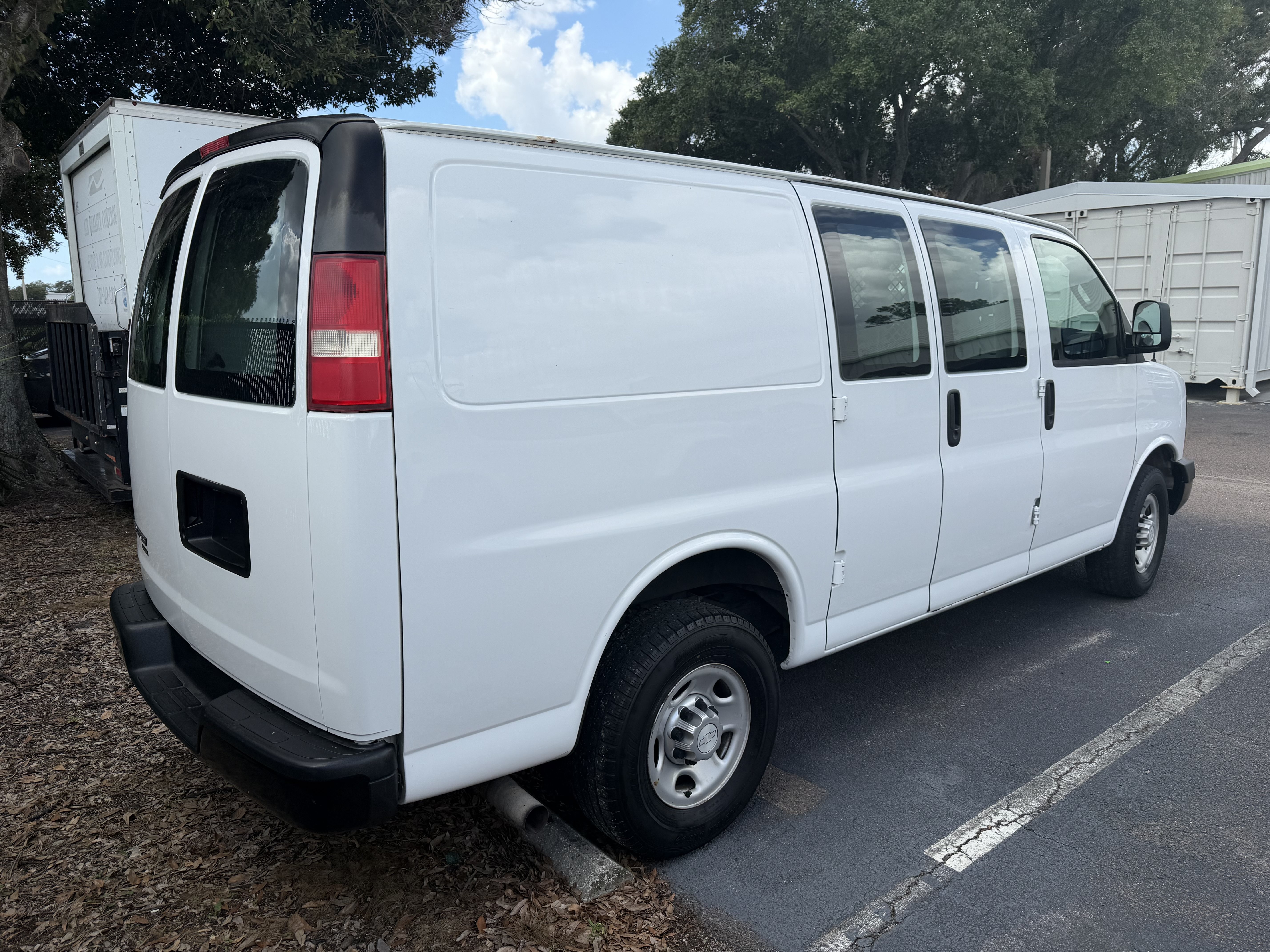 Used 2016 Chevrolet Express 2500 RWD image 3