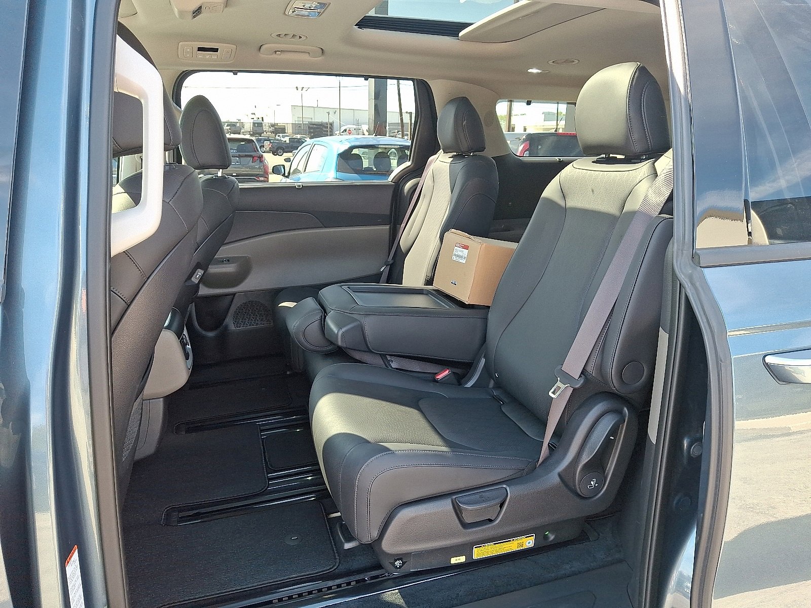 Used 2025 Kia Carnival SX image 11