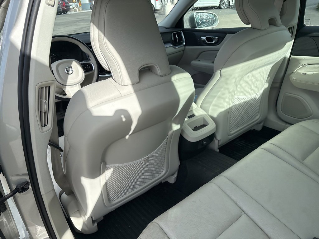 Used 2019 Volvo S60 T6 Momentum w/ Premium Package image 32